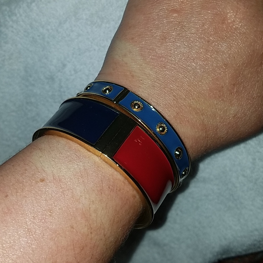 Set of 2 Stitchfix clasp bracelets red blue
